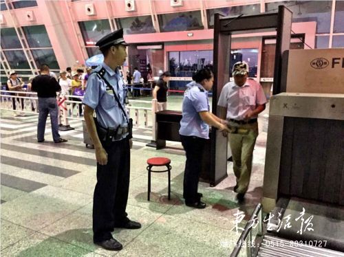 鹽城火車站安保級別提高 安檢門探測檢查不含糊