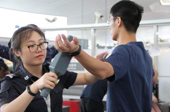 堅守空防安全，安檢門通道工作忙！