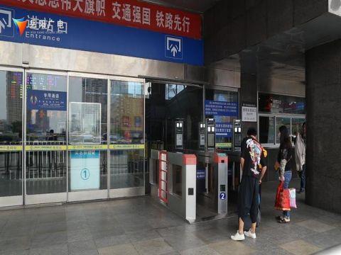 測溫安檢門發(fā)揮威力 岳陽對這6趟北上火車實施二次安檢