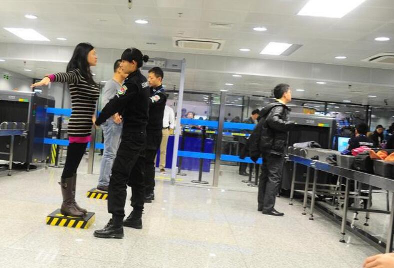 3-笫一次坐飛機(jī)登機(jī)流程 安檢門安檢注意事項(xiàng).jpg